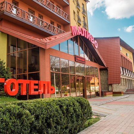 Malyvo Hotel Делятин Экстерьер фото