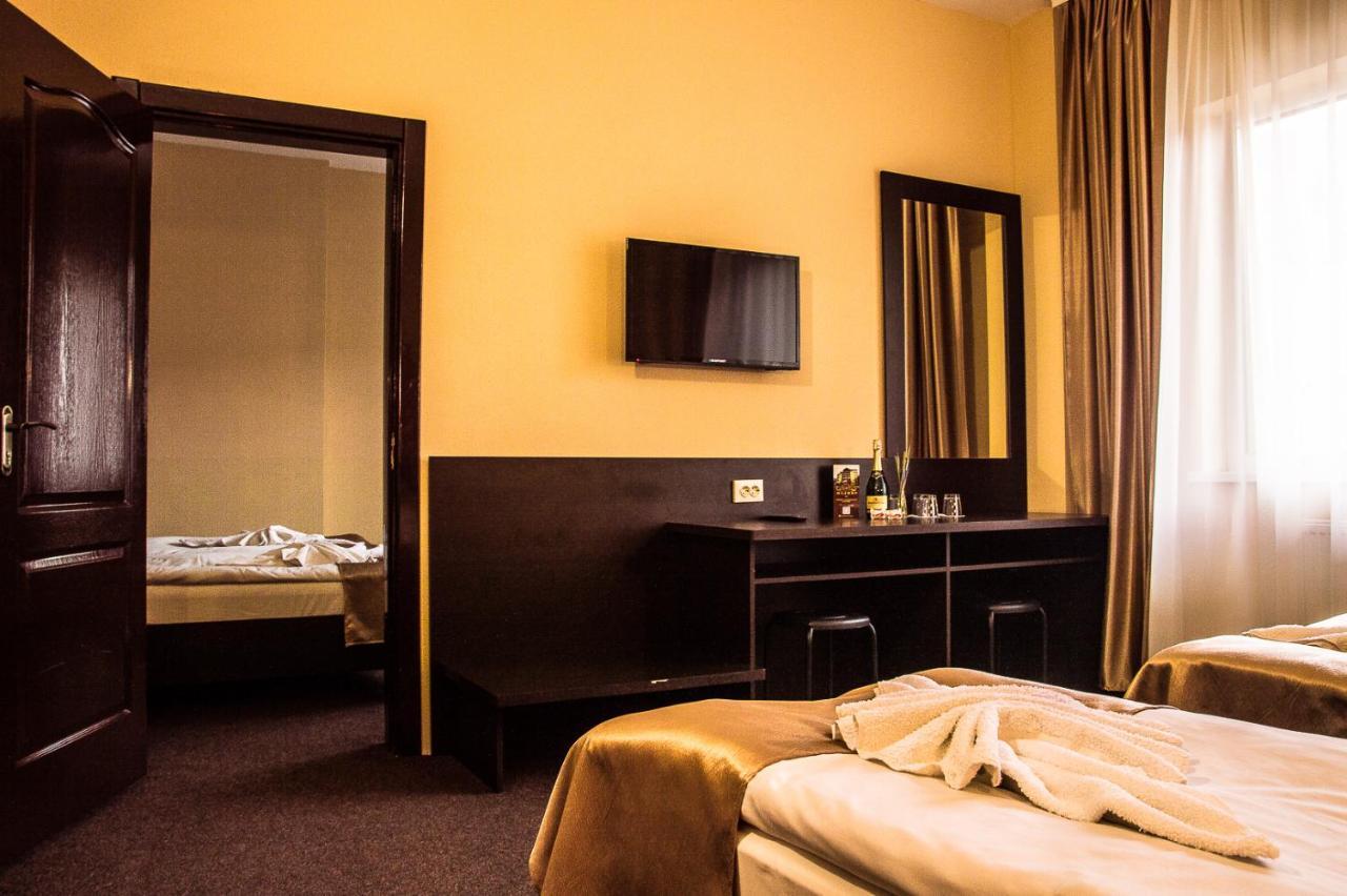 Malyvo Hotel Делятин Экстерьер фото