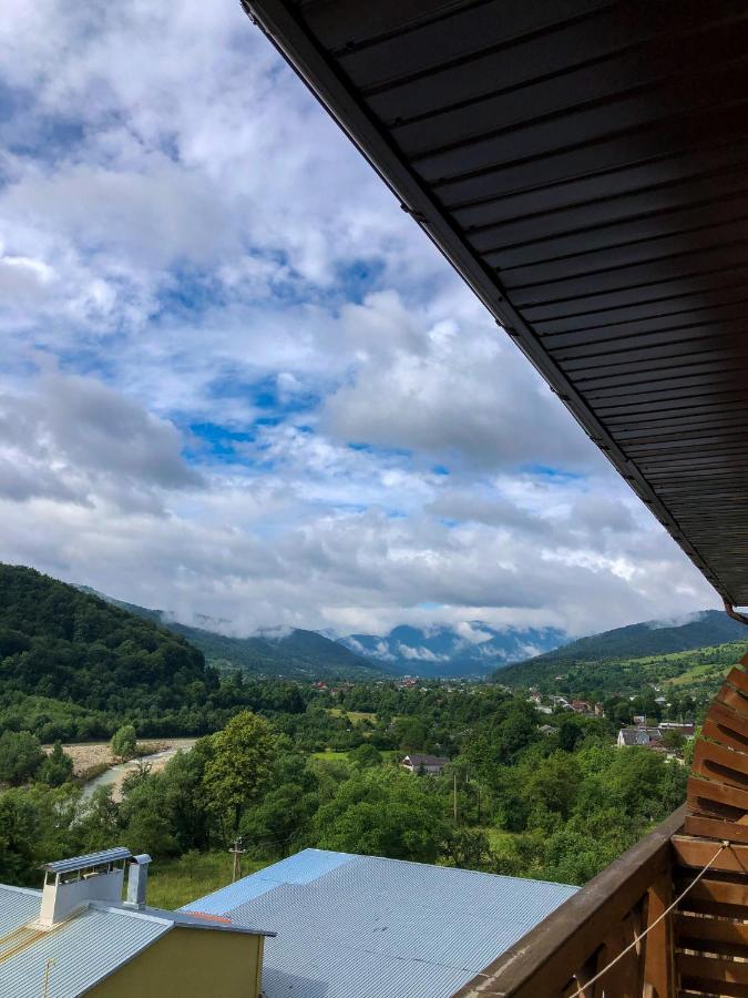 Malyvo Hotel Делятин Экстерьер фото