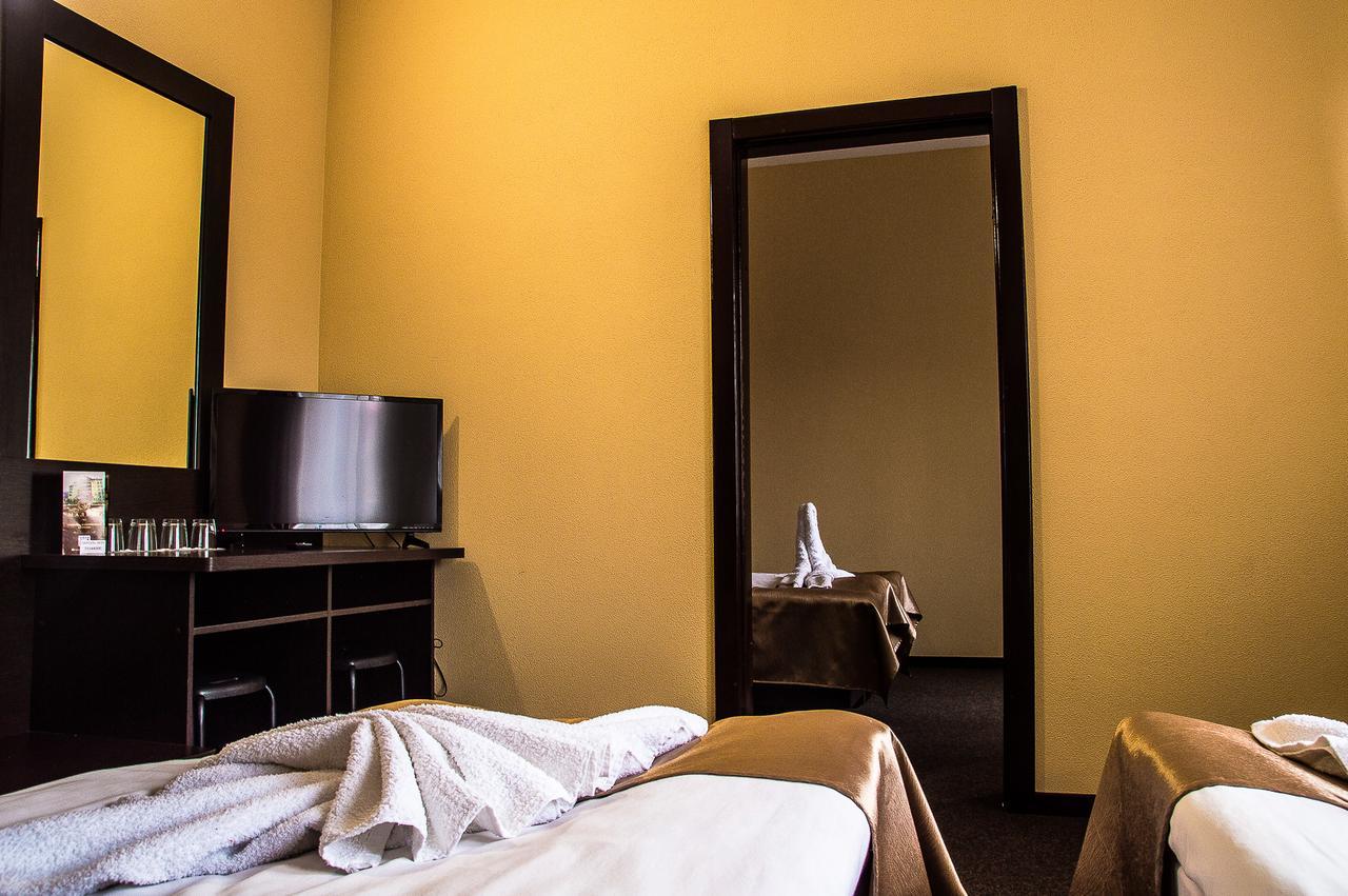 Malyvo Hotel Делятин Экстерьер фото