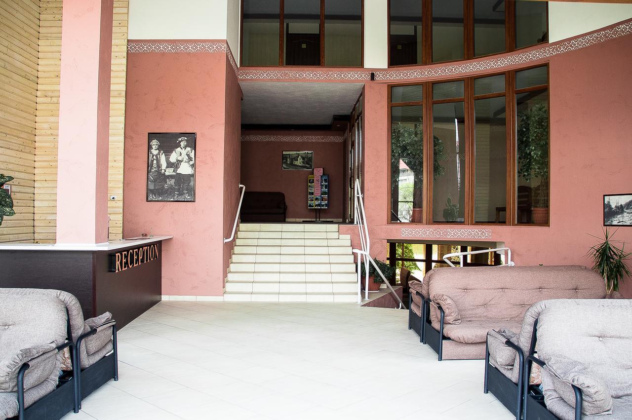 Malyvo Hotel Делятин Экстерьер фото