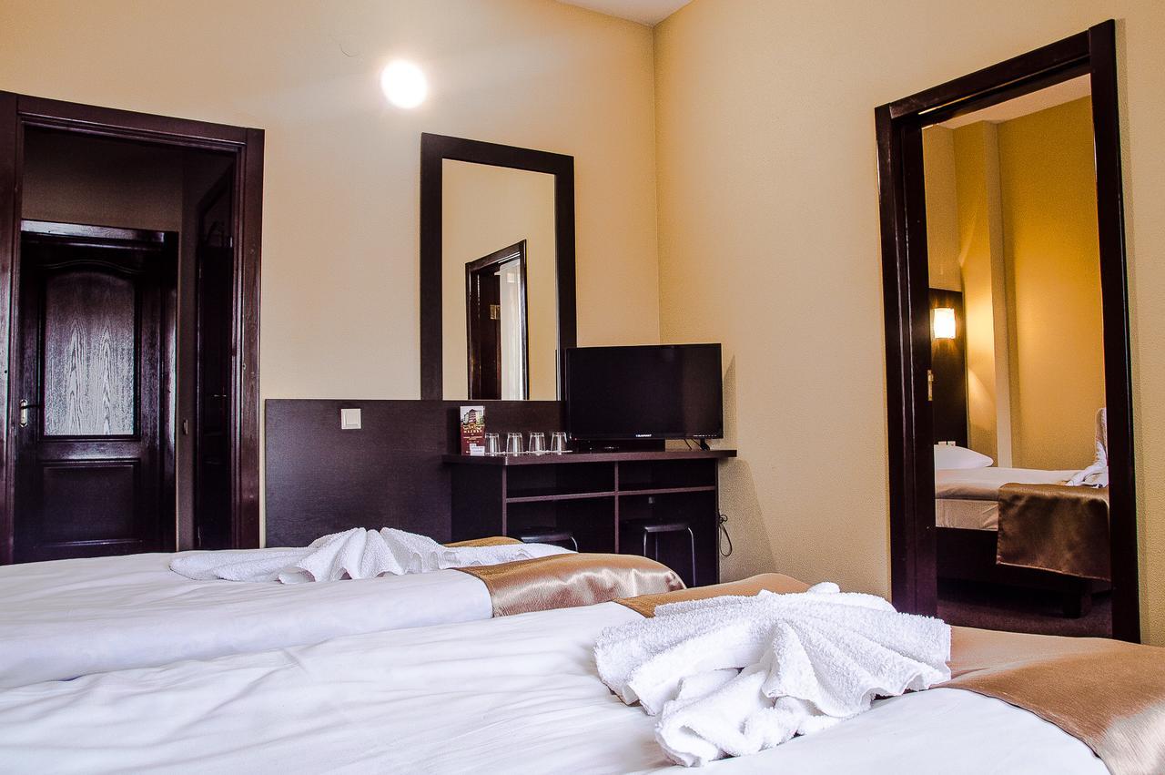 Malyvo Hotel Делятин Экстерьер фото