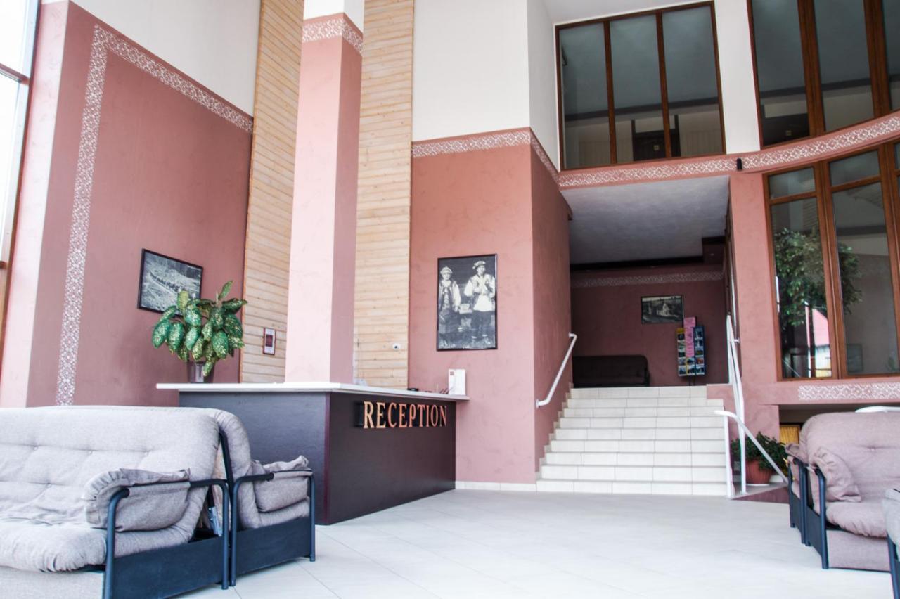 Malyvo Hotel Делятин Экстерьер фото